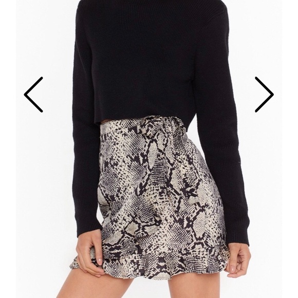 Black/gray snake print wrap skirt from Nasty Gal. - Picture 1 of 11